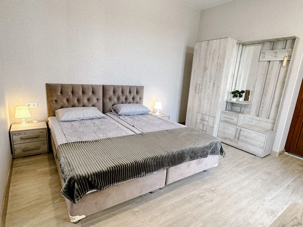 Трёхместный полулюкс с панорамным видом на море