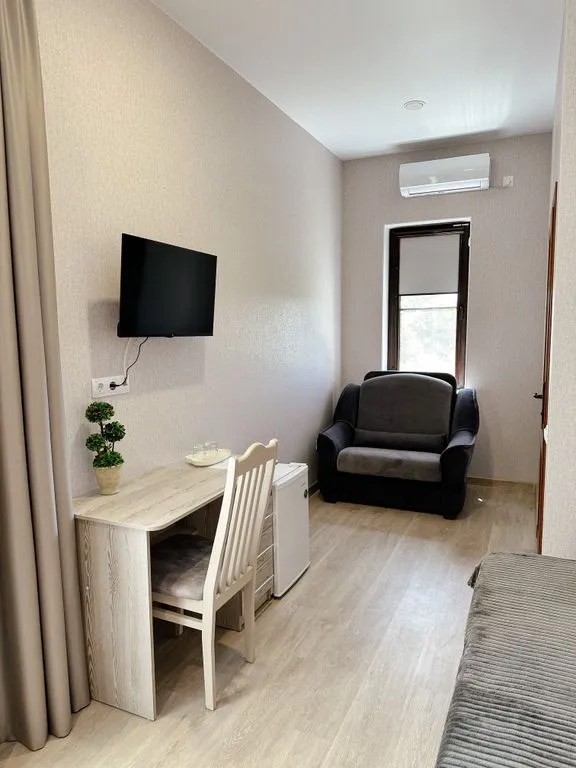 Трёхместный полулюкс с панорамным видом на море