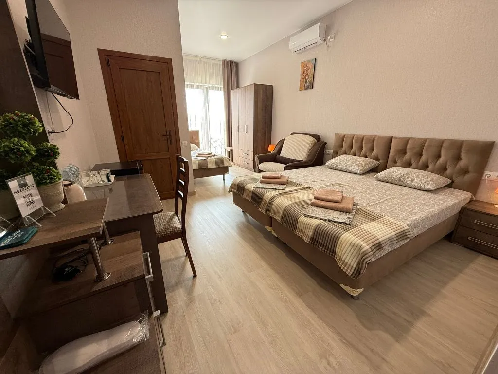 Четырёхместный полулюкс с панорамным видом на море