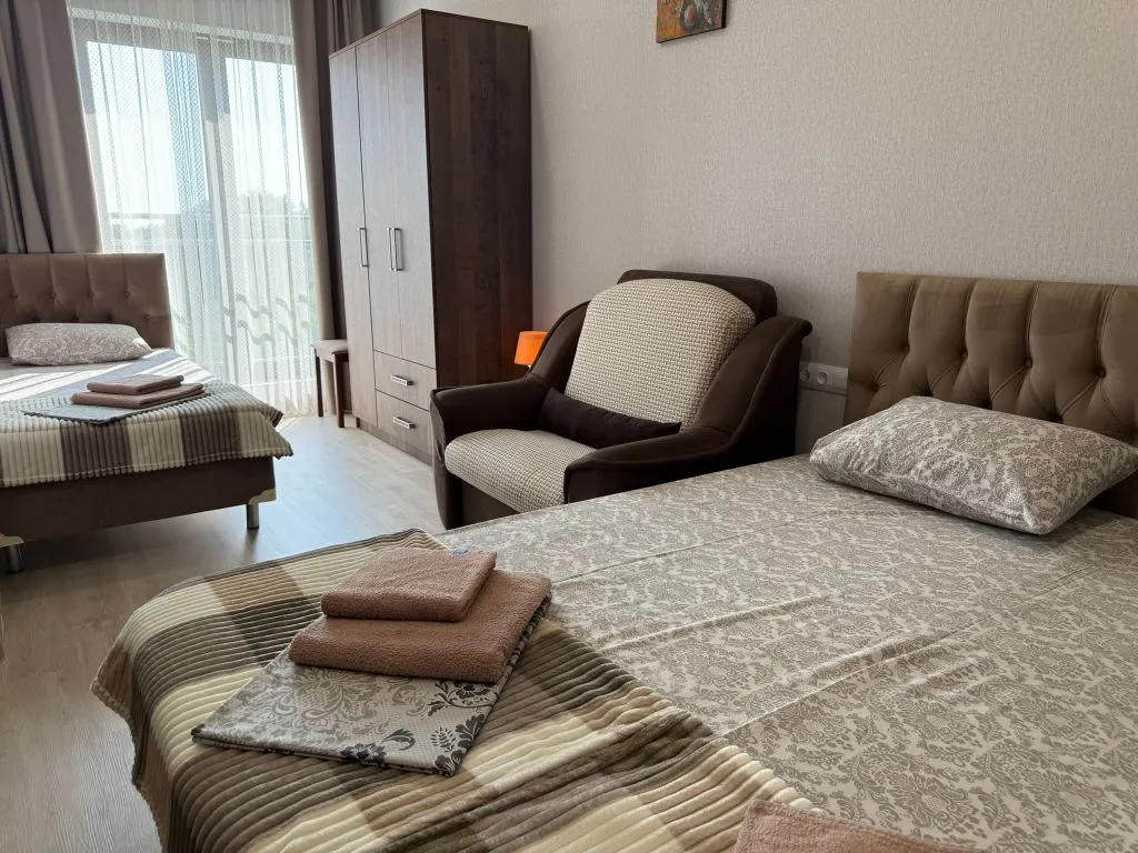 Четырёхместный полулюкс с панорамным видом на море