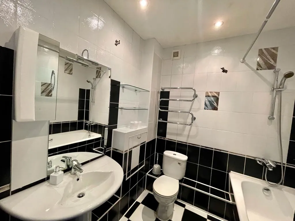 Квартира двухкомнатная в Фрунзенском, 72 м², Владивосток — фото 21