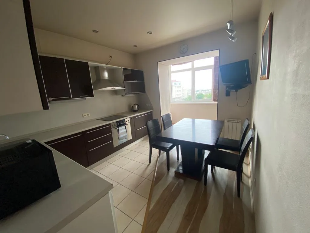 Квартира двухкомнатная в Фрунзенском, 72 м², Владивосток — фото 31