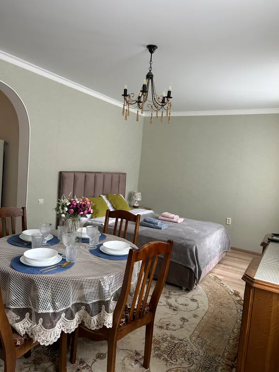 Квартира двухкомнатная на улице Берёзовской, 54 м², Кисловодск — спальня, фото 2