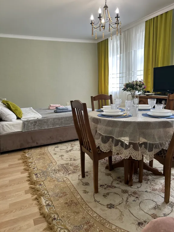 Квартира двухкомнатная на улице Берёзовской, 54 м², Кисловодск — спальня, фото 3