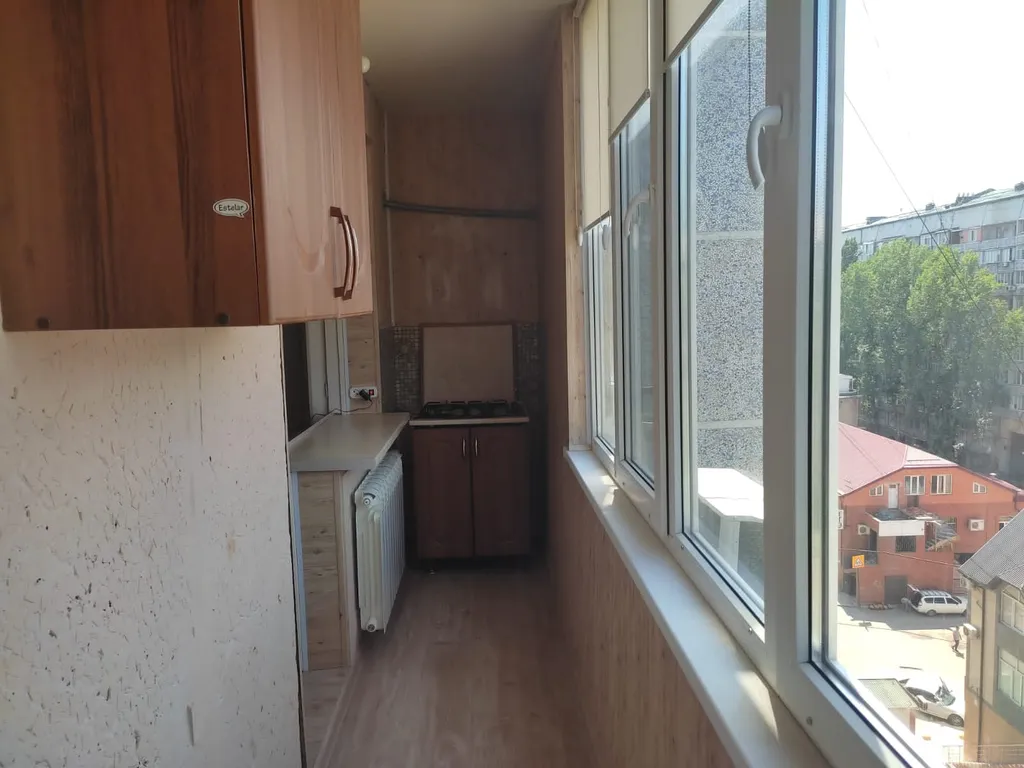 Квартира двухкомнатная в Ленинском, 45 м², Махачкала — кухня, фото 2