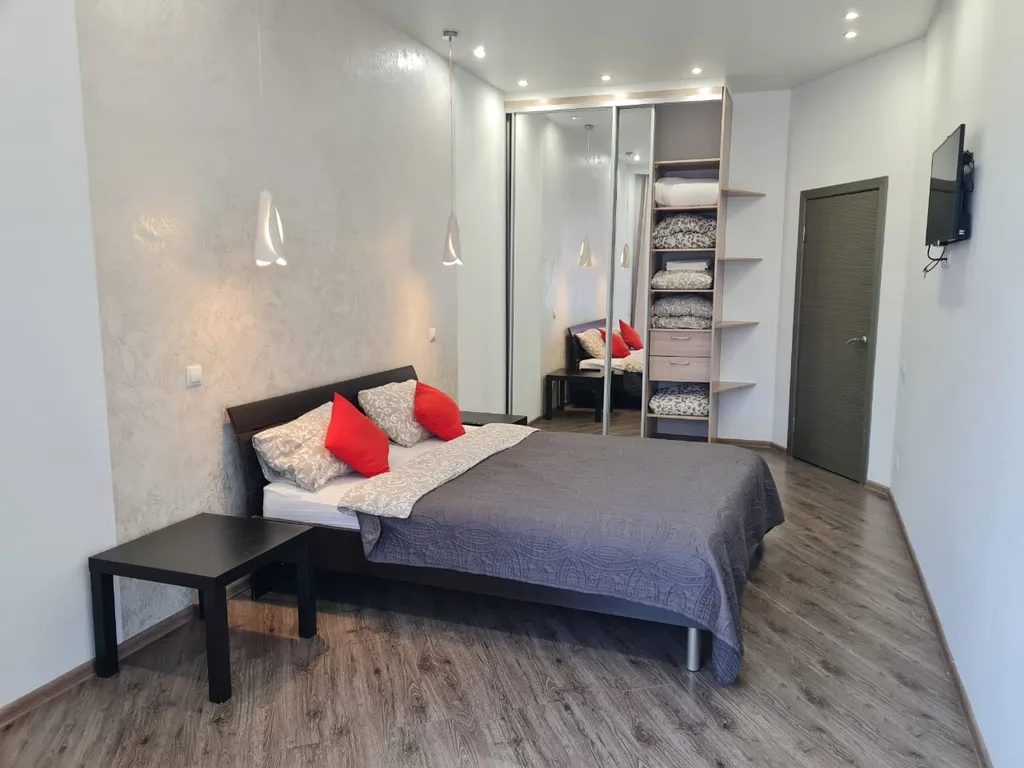 Квартира двухкомнатная в Фрунзенском, 65 м², Владивосток — спальня, фото 5