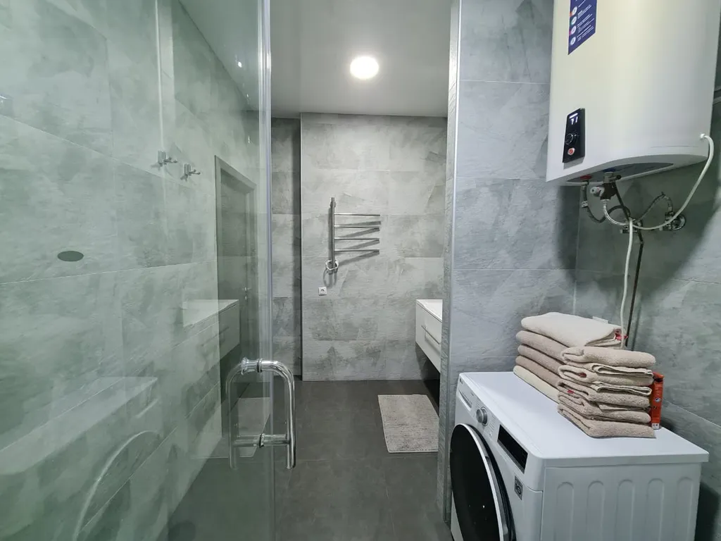 Квартира двухкомнатная в Фрунзенском, 65 м², Владивосток — ванная комната, фото 4