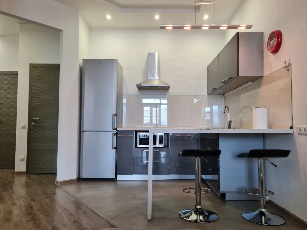 Квартира двухкомнатная в Фрунзенском, 65 м², Владивосток — кухня