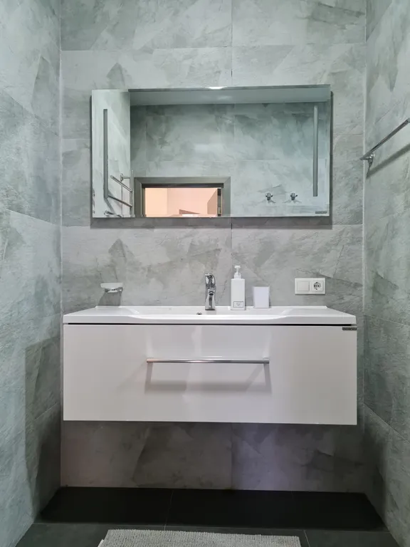 Квартира двухкомнатная в Фрунзенском, 65 м², Владивосток — ванная комната