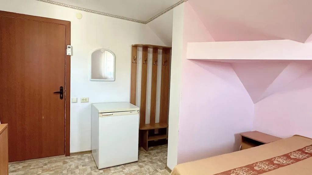 Трехместная комната эконом с видом на горы — детали