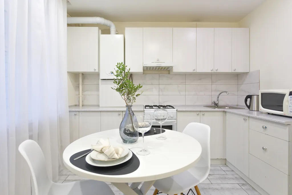 Квартира двухкомнатная на бульваре Олега Волкова, 52 м², Чебоксары — кухня, фото 3