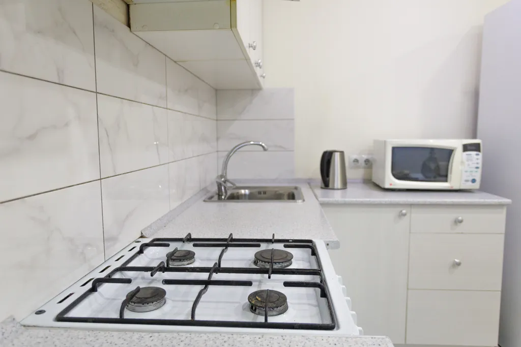 Квартира двухкомнатная на бульваре Олега Волкова, 52 м², Чебоксары — кухня, фото 6