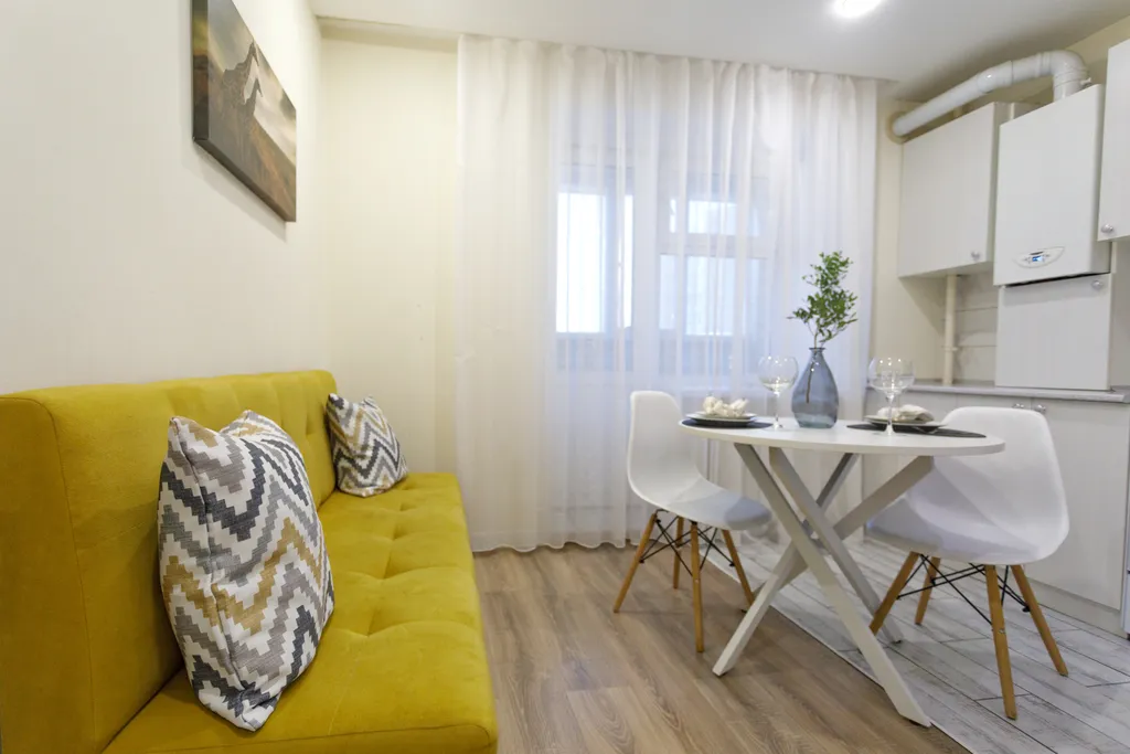Квартира двухкомнатная на бульваре Олега Волкова, 52 м², Чебоксары — кухня, фото 2