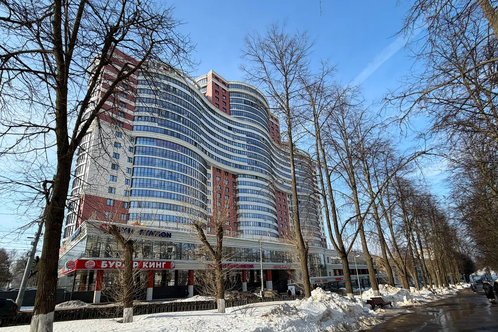 Квартира трёхкомнатная на проспекте Октябрьском, 63 м², Киров — фото 18