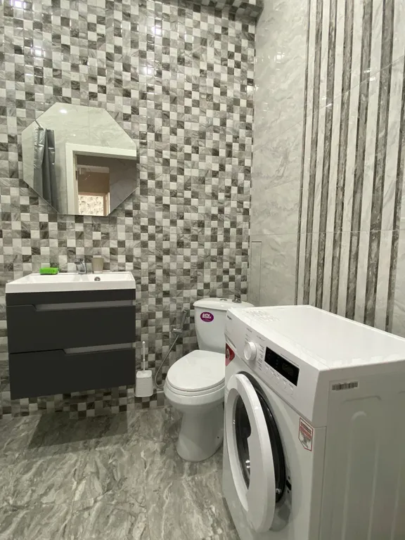 Квартира двухкомнатная на улице Кавказкой, 63 м², Каспийск — фото 20