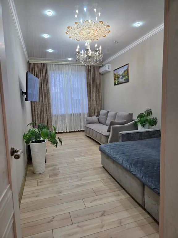 Апартаменты двухкомнатные на улице Железноводской, 70 м², Минеральные Воды — спальня, фото 3