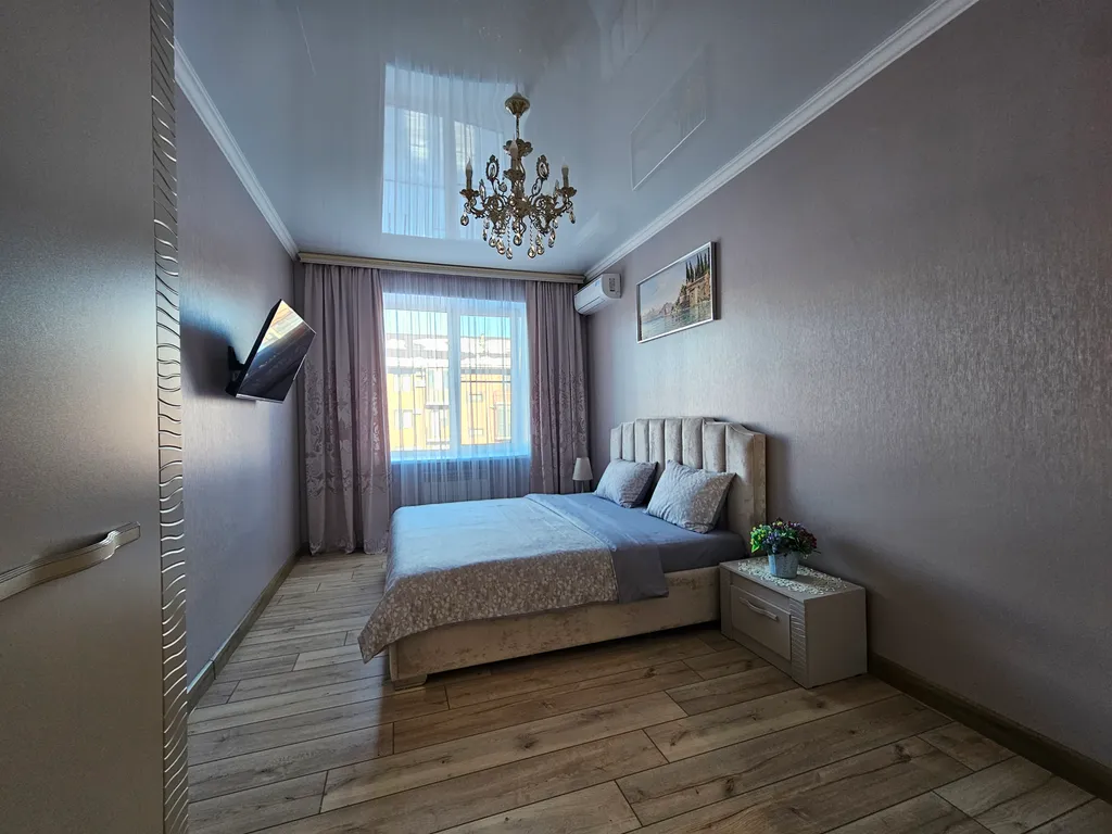 Апартаменты двухкомнатные на улице Железноводской, 70 м², Минеральные Воды — спальня, фото 4