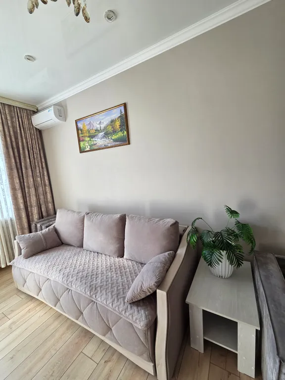 Апартаменты двухкомнатные на улице Железноводской, 70 м², Минеральные Воды — спальня, фото 5