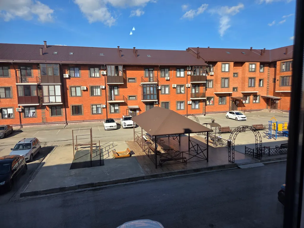 Апартаменты двухкомнатные на улице Железноводской, 70 м², Минеральные Воды — вид из окна, фото 6