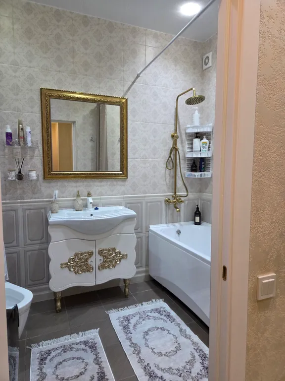 Апартаменты двухкомнатные на улице Железноводской, 70 м², Минеральные Воды — ванная комната, фото 2