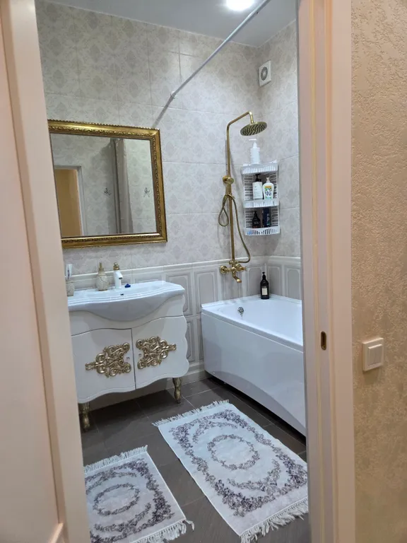 Апартаменты двухкомнатные на улице Железноводской, 70 м², Минеральные Воды — ванная комната, фото 3