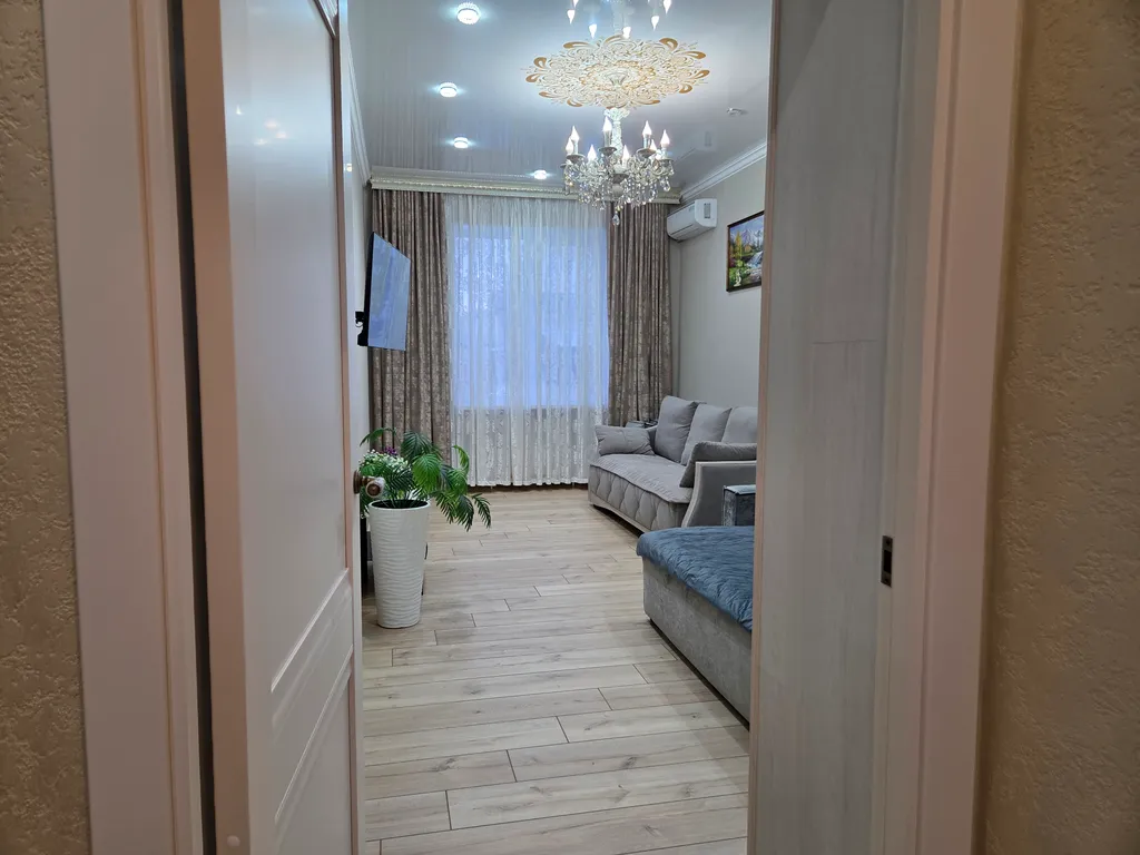 Апартаменты двухкомнатные на улице Железноводской, 70 м², Минеральные Воды — спальня, фото 7