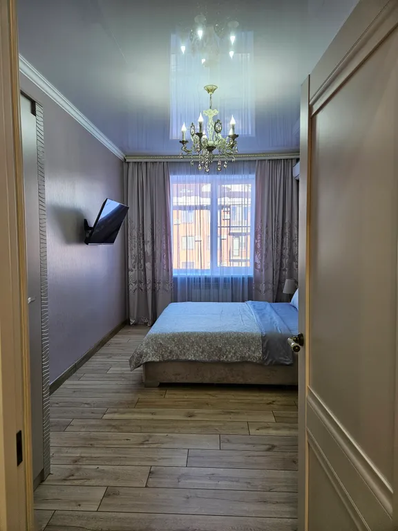Апартаменты двухкомнатные на улице Железноводской, 70 м², Минеральные Воды — спальня, фото 2