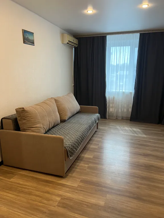 Квартира трёхкомнатная на улице Ворошилова, 62 м², Каменск-Шахтинский — фото 9
