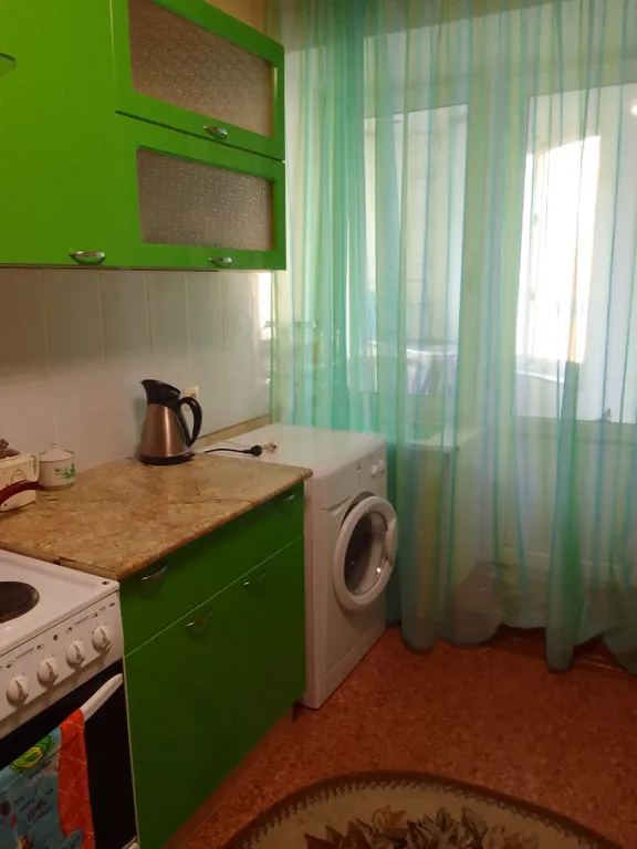 Квартира двухкомнатная на улице Лесной, 50 м², Саров — кухня