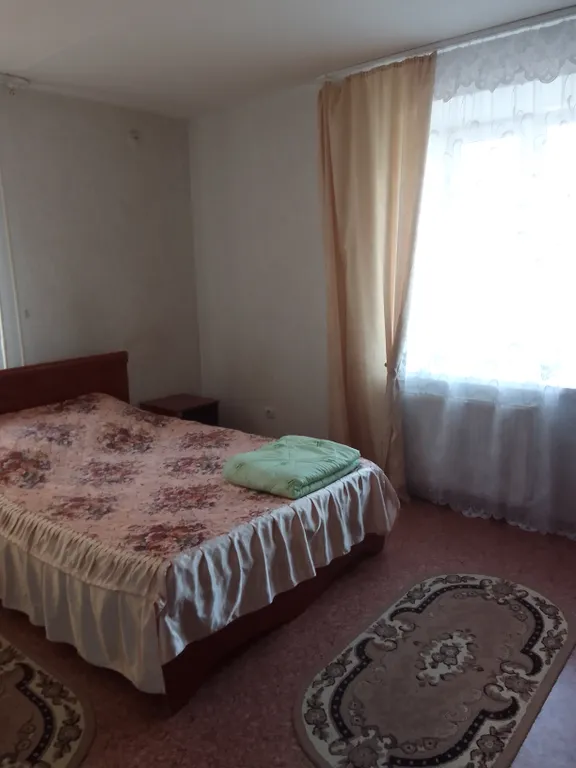 Квартира двухкомнатная на улице Лесной, 50 м², Саров — спальня, фото 4