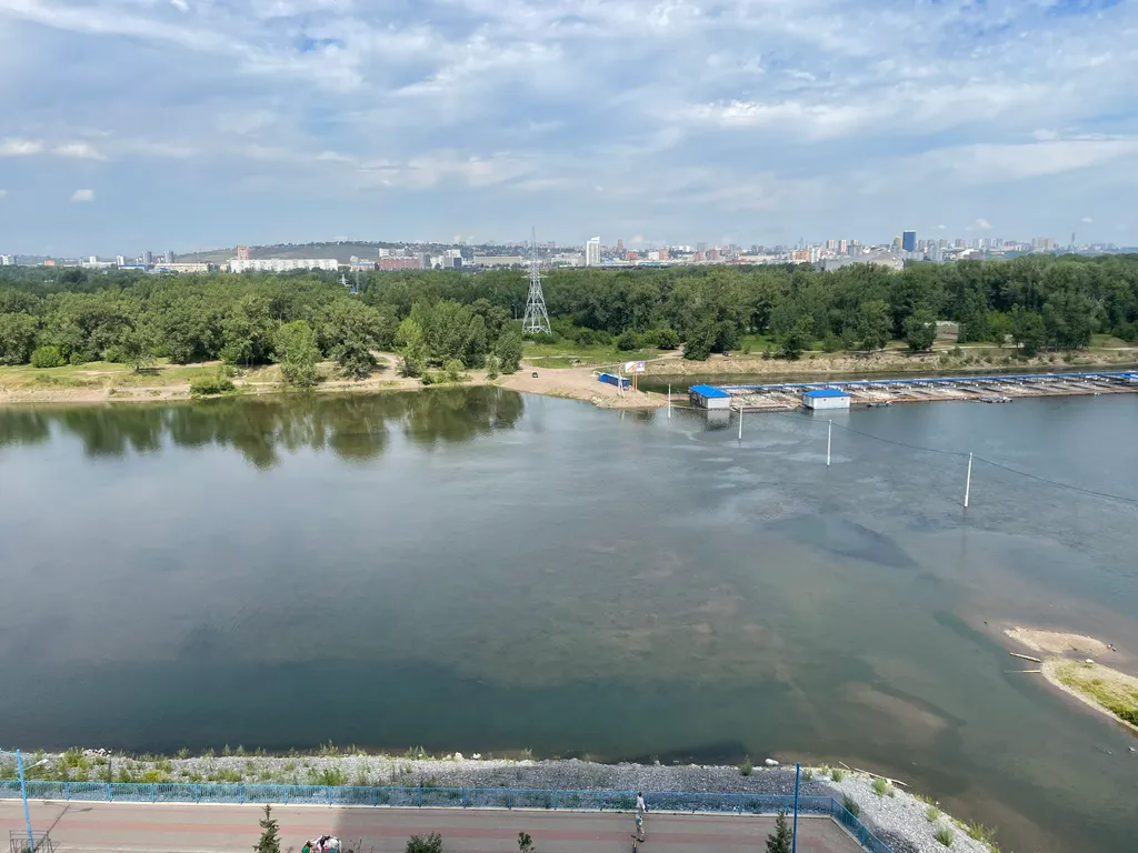 Квартира двухкомнатная на набережной Ярыгинской, 68 м², Красноярск — вид из окна