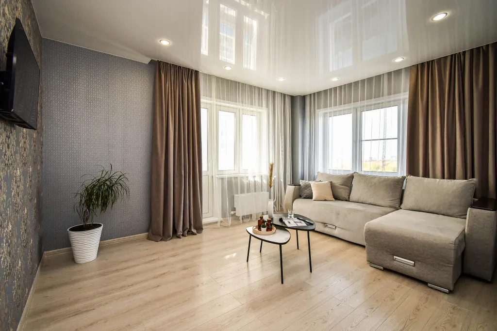 Квартира двухкомнатная на набережной Ярыгинской, 68 м², Красноярск — спальня, фото 7