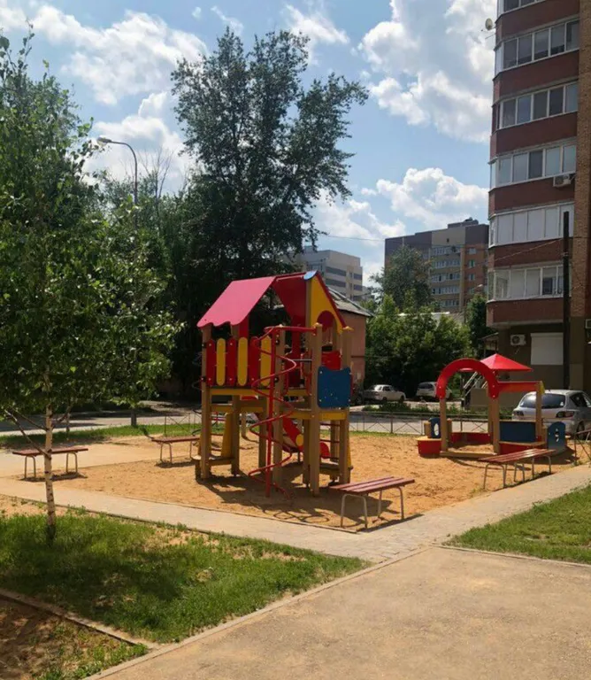 Квартира однокомнатная в Красноглинском, 50 м², Самара — двор