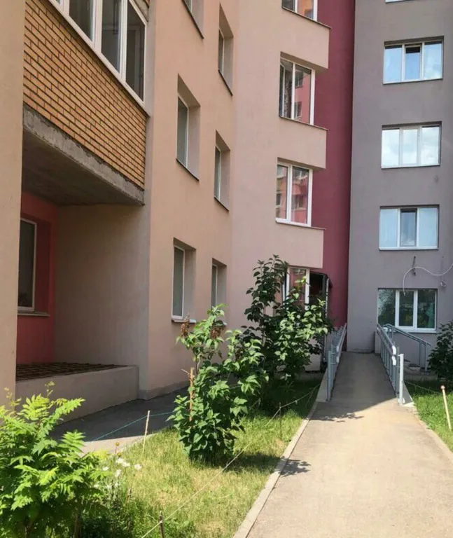 Квартира однокомнатная в Красноглинском, 50 м², Самара — двор, фото 2