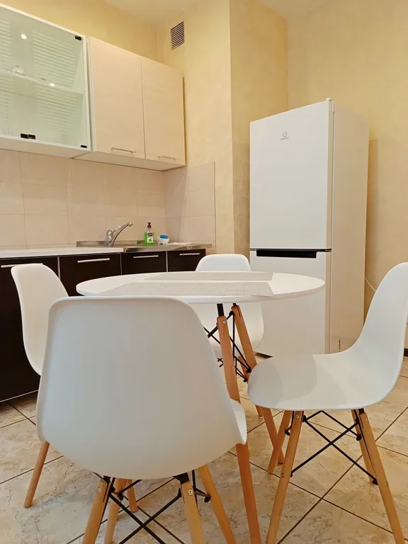 Квартира однокомнатная в Дзержинском, 45 м², Волгоград — кухня