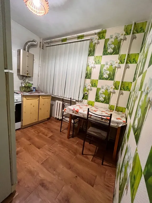 Квартира двухкомнатная на улице Карла Маркса, 43 м², Прохладный — кухня