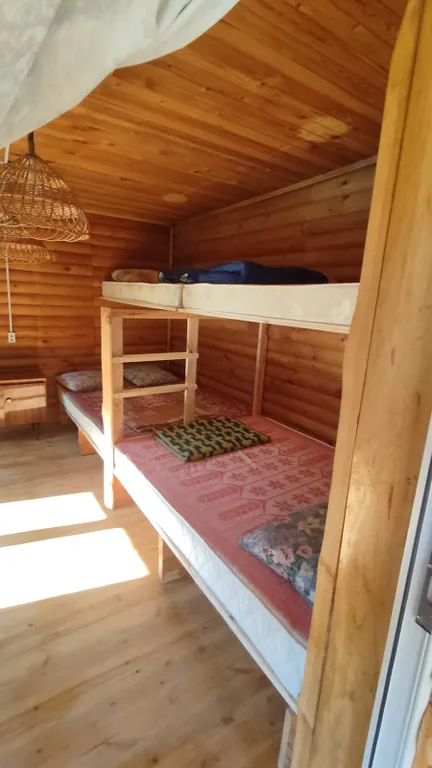 Номер с камином и санузлом. — детали