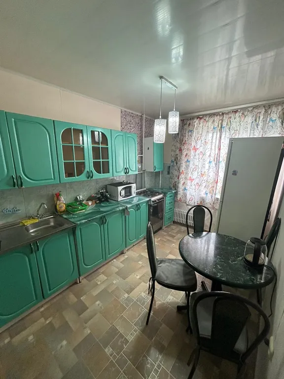 Квартира двухкомнатная в Дзержинском, 49 м², Волгоград — кухня