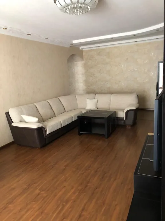 Квартира двухкомнатная на улице Орджоникидзе, 80 м², Ессентуки — фото 2