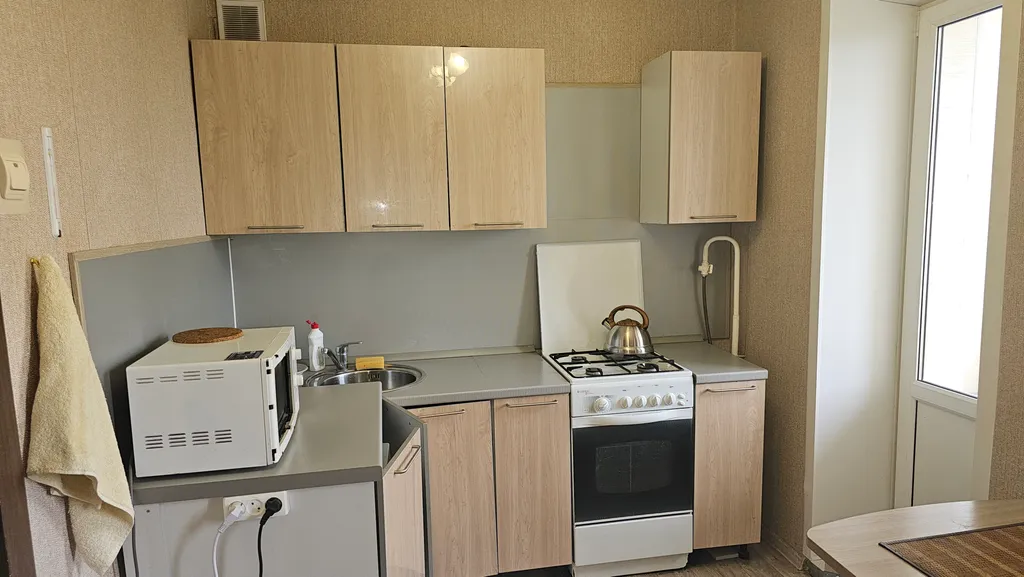 Квартира однокомнатная на улице Новгородской, 30 м², Боровичи — кухня, фото 3