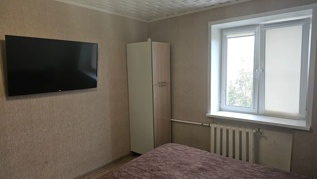 Квартира однокомнатная на улице Новгородской, 30 м², Боровичи — спальня, фото 4