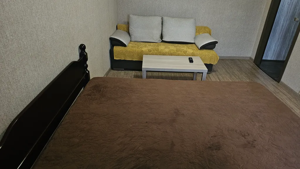 Квартира однокомнатная на улице Новгородской, 30 м², Боровичи — спальня, фото 3