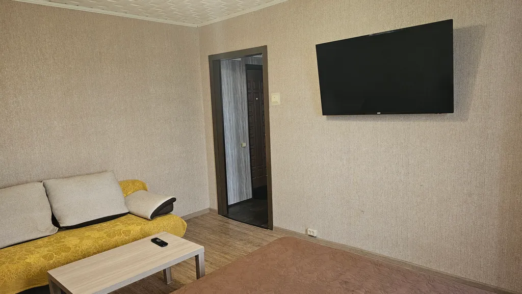 Квартира однокомнатная на улице Новгородской, 30 м², Боровичи — спальня, фото 2