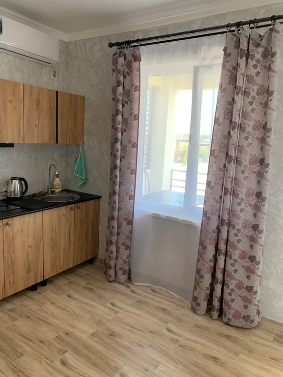 Двухкомнатный апартамент с кухней и террасой на Азовском море