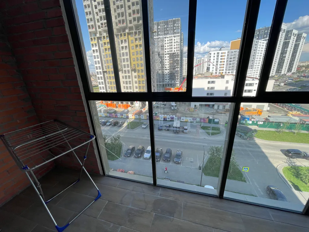 Квартира однокомнатная на улице Фармана Салманова, 40 м², Тюмень — вид из окна