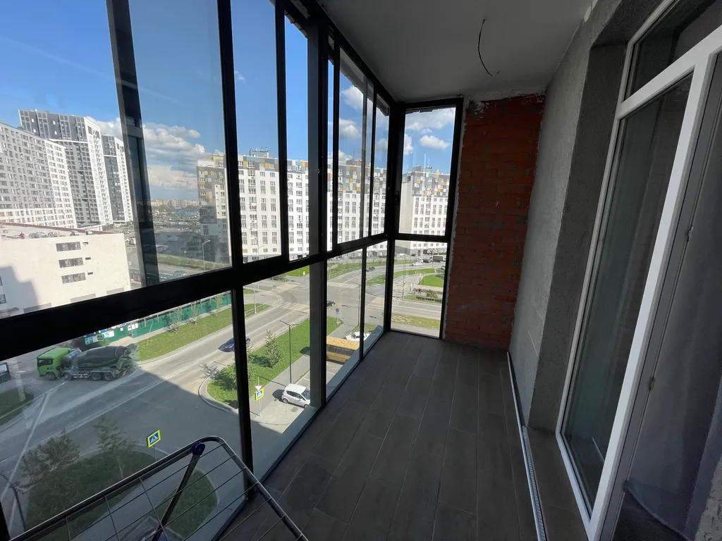 Квартира однокомнатная на улице Фармана Салманова, 40 м², Тюмень — вид из окна, фото 2