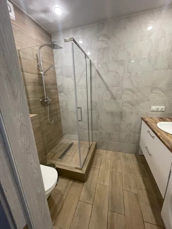 Квартира однокомнатная на улице Фармана Салманова, 40 м², Тюмень — ванная комната, фото 2