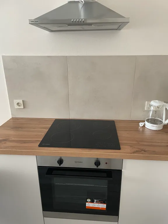 Квартира однокомнатная на улице Фармана Салманова, 40 м², Тюмень — кухня, фото 7