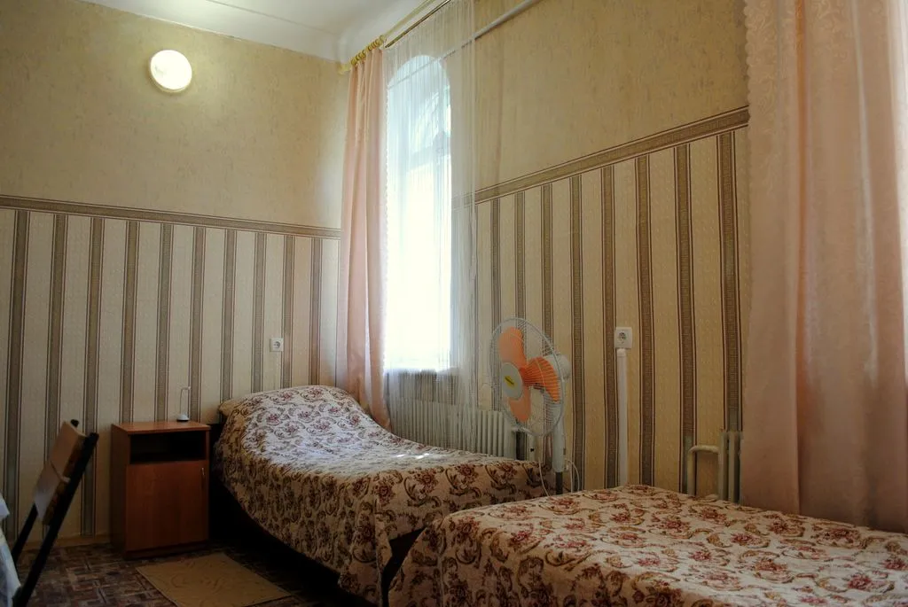 Трёхместный номер эконом — Светлая, фото 1 из 4