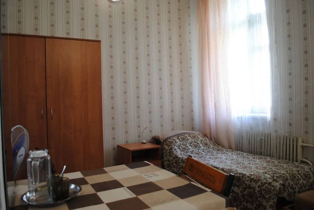 Трёхместный номер эконом — Светлая, фото 2 из 4
